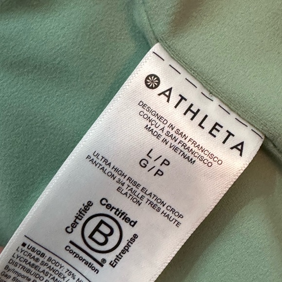 Athleta Size Large Petite Green knee length leggings/shorts, like new EUC - Picture 3 of 5